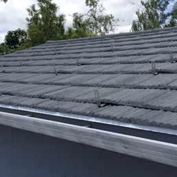 Roof with roof hooks installed