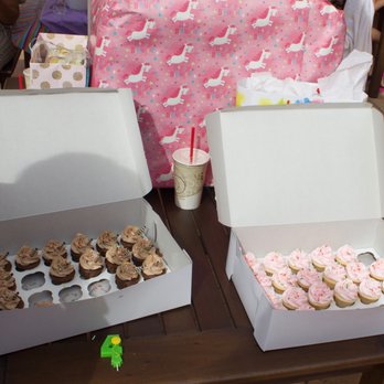 Lil Bites Bakery - Chocolate & vanilla mini-cupcakes with butter cream frosting and sprinkles - Caterers Near Me Lil Bites Bakery - Chocolate & vanilla mini-cupcakes with butter cream frosting and sprinkles - Caterers Near Me