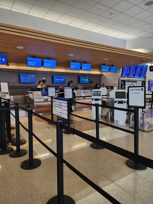 San Jose Mineta International Airport by null