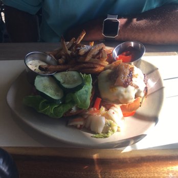 Monkeypod Kitchen - Maui Cattle Company Cheese Burger - New American Near Me - Lahaina, Hawaii
