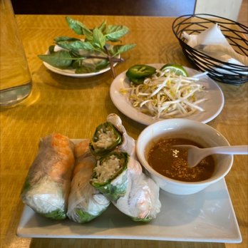 Saigon Star - Tradicional spring rolls(pork/shrimp) - Vietnamese Near Me - San Diego, California Saigon Star - Tradicional spring rolls(pork/shrimp) - Vietnamese Near Me - San Diego, California