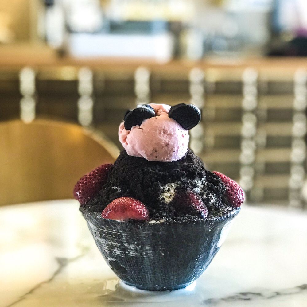 Bingsu Bean - Strawberry Oreo Bingsu ($9.95) - Desserts Near Me - Toronto, Ontario Bingsu Bean - Strawberry Oreo Bingsu ($9.95) - Desserts Near Me - Toronto, Ontario