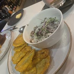 Set The Bar - Tartar de atún y tostones