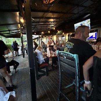 Luv'n Oven Ale House - Outside seating area - Pizza Near Me - Sunrise, Florida
