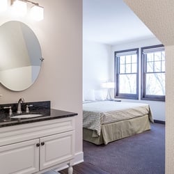 The Inn At Shattuck-St. Mary's - King suite