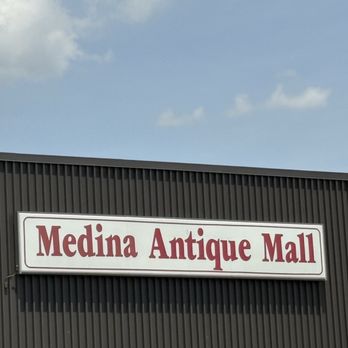 Medina Antique Mall - Sign on front of building - Antiques Near Me - Medina, Ohio Medina Antique Mall - Sign on front of building - Antiques Near Me - Medina, Ohio