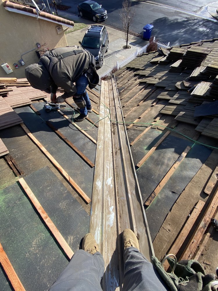 Slide of Octavio Sajuan Roofing