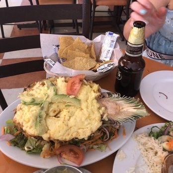 La Bamba Jarocha - Half pineapple with seafood and cheese gratin - Seafood Near Me - Playa del Carmen, ROO La Bamba Jarocha - Half pineapple with seafood and cheese gratin - Seafood Near Me - Playa del Carmen, ROO