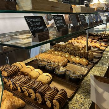 Halekulani Bakery - Bakeries Near Me - Honolulu, Hawaii