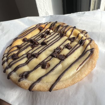 Twisted Cookie - Chocolate Chip Cheesecake Cookie - Bakeries Near Me - Forest Park, Illinois