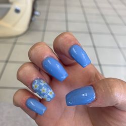 Blue nails with floral print
