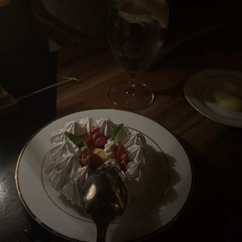Delilah - Pavlova.. eh not great - American Near Me - Miami, Florida