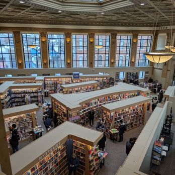 Barnes & Noble - Overhead view of the first floor. Some areas bottleneck badly due to shelf configuration which would be bad in an emergency - Bookstores Near Me - Chicago, Illinois Barnes & Noble - Overhead view of the first floor. Some areas bottleneck badly due to shelf configuration which would be bad in an emergency - Bookstores Near Me - Chicago, Illinois