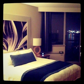 Inn At The Quay - Our room. I'm pretty sure it's the Queen Quay. That bed is COMFY! - Hotels Near Me - New Westminster, British Columbia