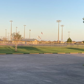 Centennial Park - Parks Near Me - Pearland, Texas