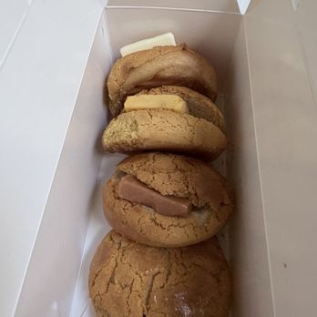 Pineapple King Bakery - San Francisco - Butter Supreme Box 菠蘿四油 - Bakeries Near Me - San Francisco, California Pineapple King Bakery - San Francisco - Butter Supreme Box 菠蘿四油 - Bakeries Near Me - San Francisco, California