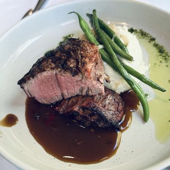 Middleton Place Restaurant - Sirloin steak on mashed potatoes and green beans - Seafood Near Me - Charleston, South Carolina Middleton Place Restaurant - Sirloin steak on mashed potatoes and green beans - Seafood Near Me - Charleston, South Carolina