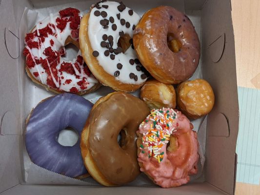Mazzoa Donuts by null