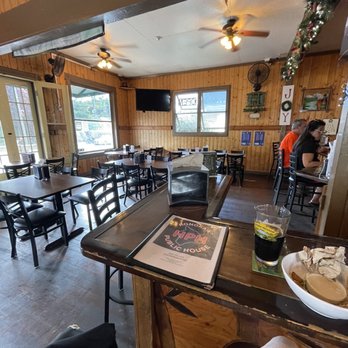 Honokaa Public House - the dining room - American Near Me - Honokaa, Hawaii