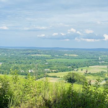 Dirt Farm Brewing - Breweries Near Me - Bluemont, Virginia
