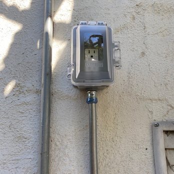 Sixtos Electrical - Outdoor outlet w/ cover - Electricians Near Me Sixtos Electrical - Outdoor outlet w/ cover - Electricians Near Me