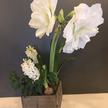 Hui Lau Shan - Decoration on the table - Desserts Near Me - Bellevue, Washington