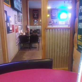 Swanny's Grill - Inside seating - American Near Me - Houston, Texas Swanny's Grill - Inside seating - American Near Me - Houston, Texas