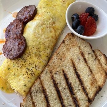 Farmhouse Cafe - Barcelona omelette - Breakfast & Brunch Near Me - Honolulu, Hawaii Farmhouse Cafe - Barcelona omelette - Breakfast & Brunch Near Me - Honolulu, Hawaii