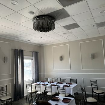 Grand Duke's Restaurant - Smaller Banquet room - Modern European Near Me - Downers Grove, Illinois Grand Duke's Restaurant - Smaller Banquet room - Modern European Near Me - Downers Grove, Illinois