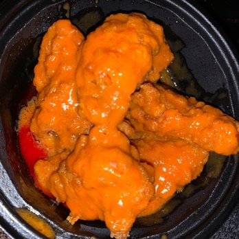 Nasty cold crusty BBQ wings they gave me. Reusing my previously ordered ones so 20 min old wings.