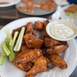 Jojo's Tavern - Amazing buffalo wings and bleu cheese
