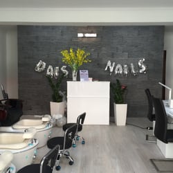 Daisy Nails
