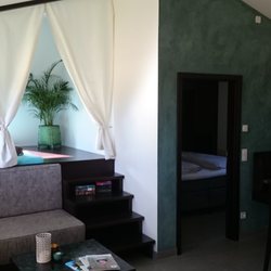 7 Sentidos - Innenansicht Wohnraum/offene Küche, Blick ins Schlafzimmer