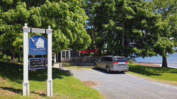 Niger Reef Tea House (licensed restaurant) by null