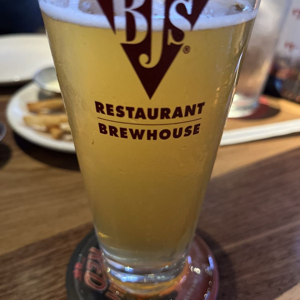 BJ's Restaurant & Brewhouse - Pizza Near Me - Burbank, California