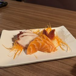 168 Sushi Asian Buffet Bar - Salmon, surf clam, and octopus sashimi