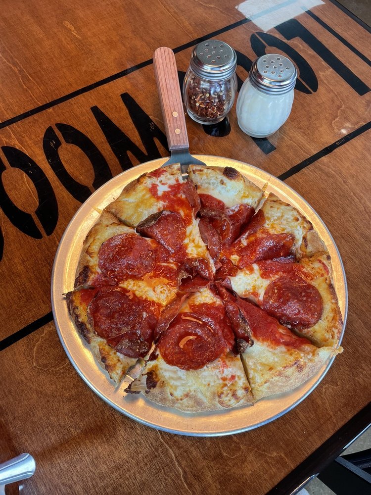 LOUS WOODFIRE PIZZA 20 Photos Sandwiches 11930 West Hwy 90, San