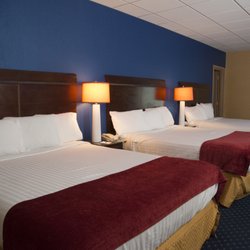 Hampton Falls Inn - 3 Queen Bed's Suite