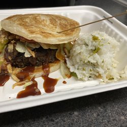 Moto Food Truck - The Californien Beyond burger with Paratha bread - yummy!