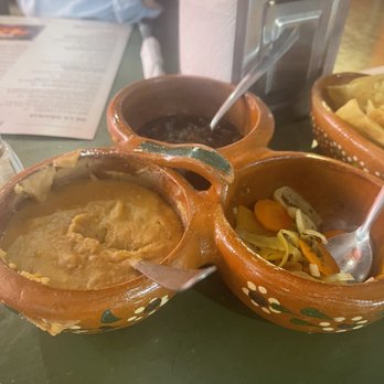La Cabaña del Guero Max - Salsas y frijoles Fritos. - Mexican Near Me - Morelia, MIC La Cabaña del Guero Max - Salsas y frijoles Fritos. - Mexican Near Me - Morelia, MIC