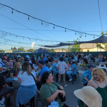 MachineHead Brewing - Packed because it's the place to be tonight - Beer Gardens Near Me - Clovis, California