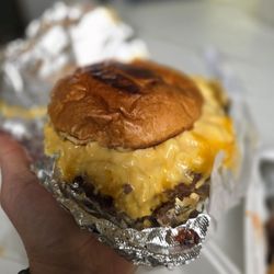 Munchies Seafood and Grill - Mac and cheese burger
