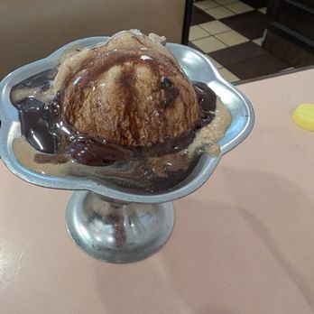 Friendly's - American Near Me - Lancaster, Pennsylvania