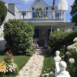 A Lady Winette Cottage - A lady winnette cottage