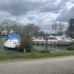 Bistrot Constant - Some of the canal boats