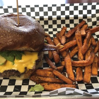 Benjies Munch - Munch Burger - Food Trucks Near Me - San Antonio, Texas