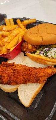 Dave's Hot Chicken by null