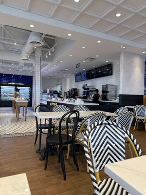 Paris Baguette by null