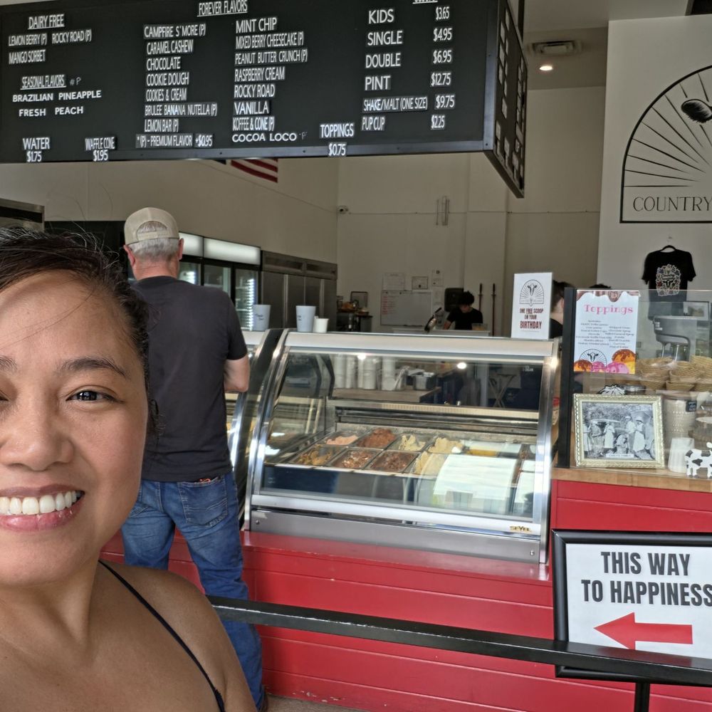 Country Creamery Reno - I can smell the sweetest scent from the counter! - Ice Cream & Frozen Yogurt Near Me - Reno, Nevada