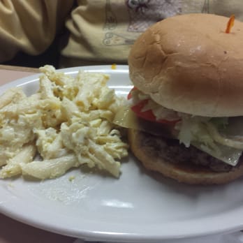 Squeeze-In Restaurant & Deck - Mushroom burger with macaroni salad - Breakfast & Brunch Near Me - Canyon City, Oregon